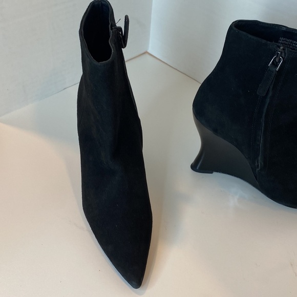 Tory Burch sued black booties with heel size 7 - Picture 5 of 7